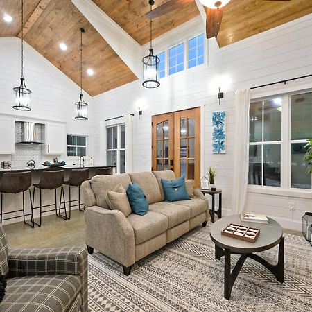 Villa Bella Luna Cabin - Cozy Farmhouse Cabin, Private Deck, Swing Set, Fire Pit, Hot Tub à Broken Bow Extérieur photo