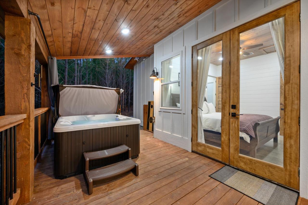 Villa Bella Luna Cabin - Cozy Farmhouse Cabin, Private Deck, Swing Set, Fire Pit, Hot Tub à Broken Bow Extérieur photo