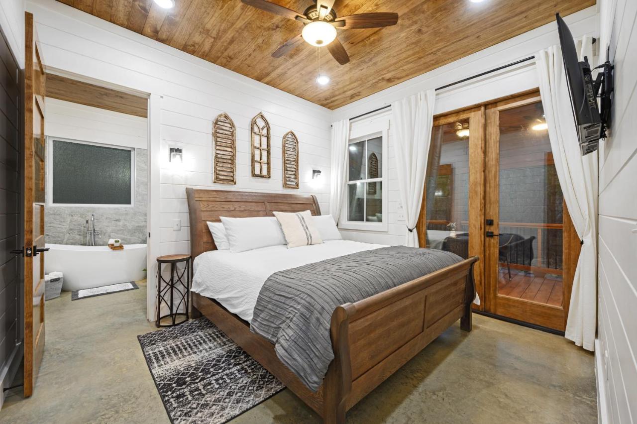 Villa Bella Luna Cabin - Cozy Farmhouse Cabin, Private Deck, Swing Set, Fire Pit, Hot Tub à Broken Bow Extérieur photo