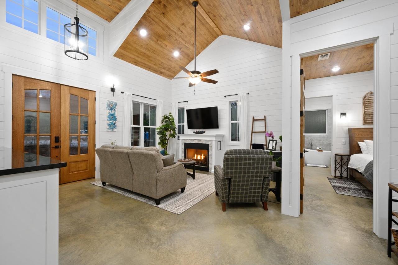 Villa Bella Luna Cabin - Cozy Farmhouse Cabin, Private Deck, Swing Set, Fire Pit, Hot Tub à Broken Bow Extérieur photo