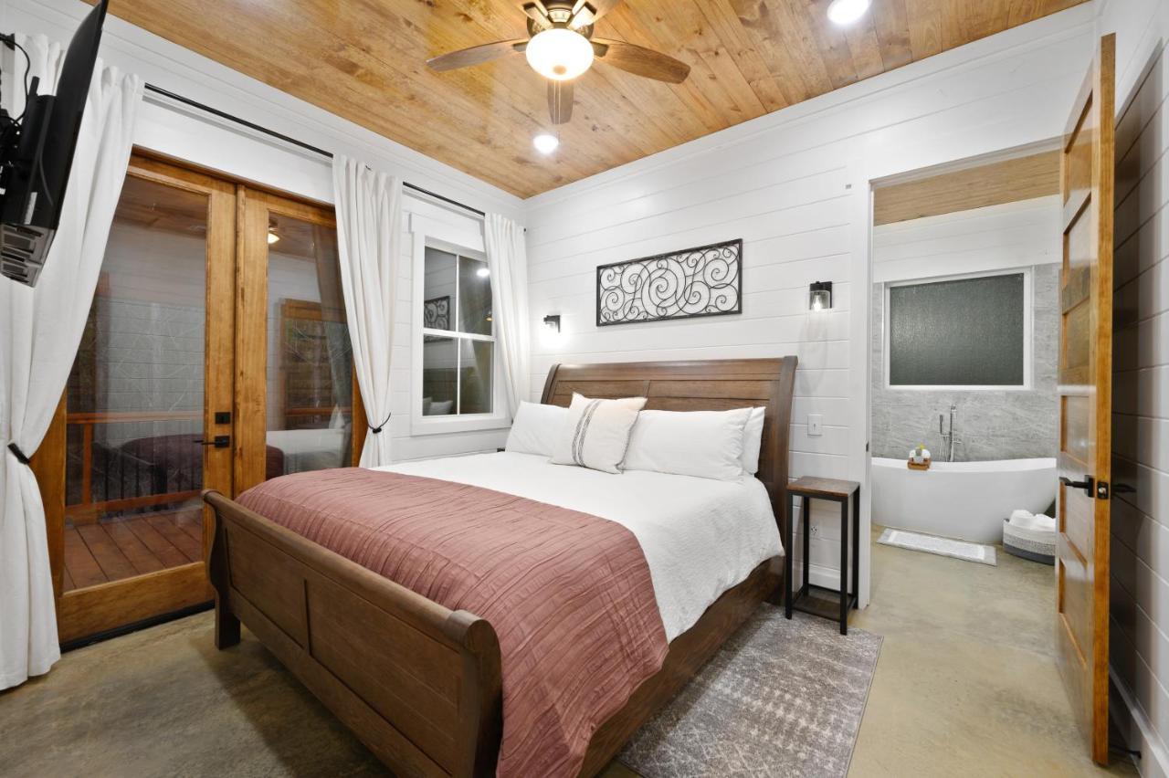 Villa Bella Luna Cabin - Cozy Farmhouse Cabin, Private Deck, Swing Set, Fire Pit, Hot Tub à Broken Bow Extérieur photo