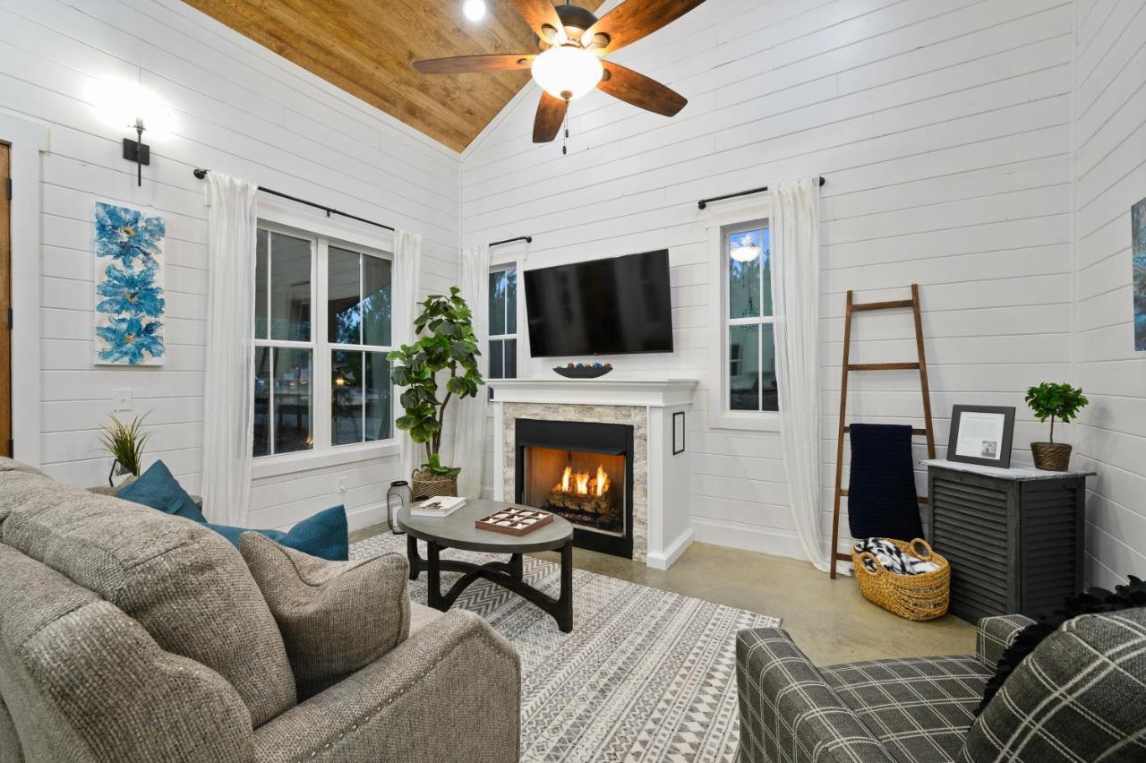 Villa Bella Luna Cabin - Cozy Farmhouse Cabin, Private Deck, Swing Set, Fire Pit, Hot Tub à Broken Bow Extérieur photo